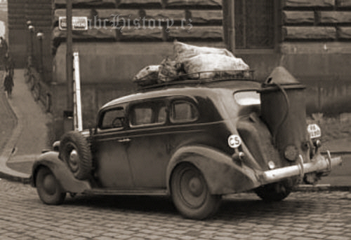 Auto na dřevo
